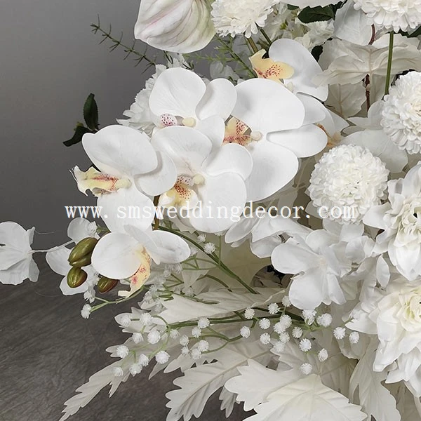 white wedding centerpieces